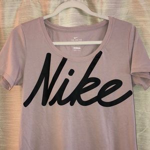 Love this top! Nike tee